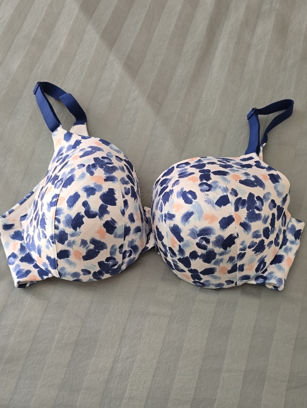Cacique 38D Back Smoothing Underwire